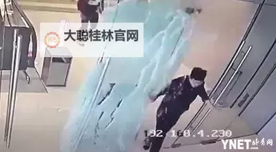 张警官吕总意外撞玻璃引发连锁反应图2