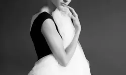 探索艺术极限：最大胆美女人体摄影的视觉盛宴