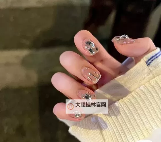 2023最新指甲图片美甲款式推荐，潮流设计全掌握图2