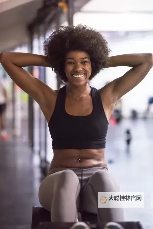 黑人娇小亚洲女：多元魅力的独特展现图1