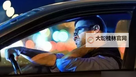 【精彩推荐】开车视频有疼痛有声音在线观看，真实震撼不容错过图1