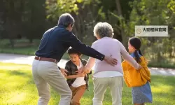 与父母共享天伦之乐：温馨时光的珍贵瞬间