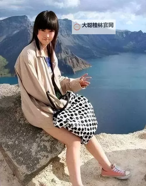 张小雨人体:解剖美学与诗意光影图1