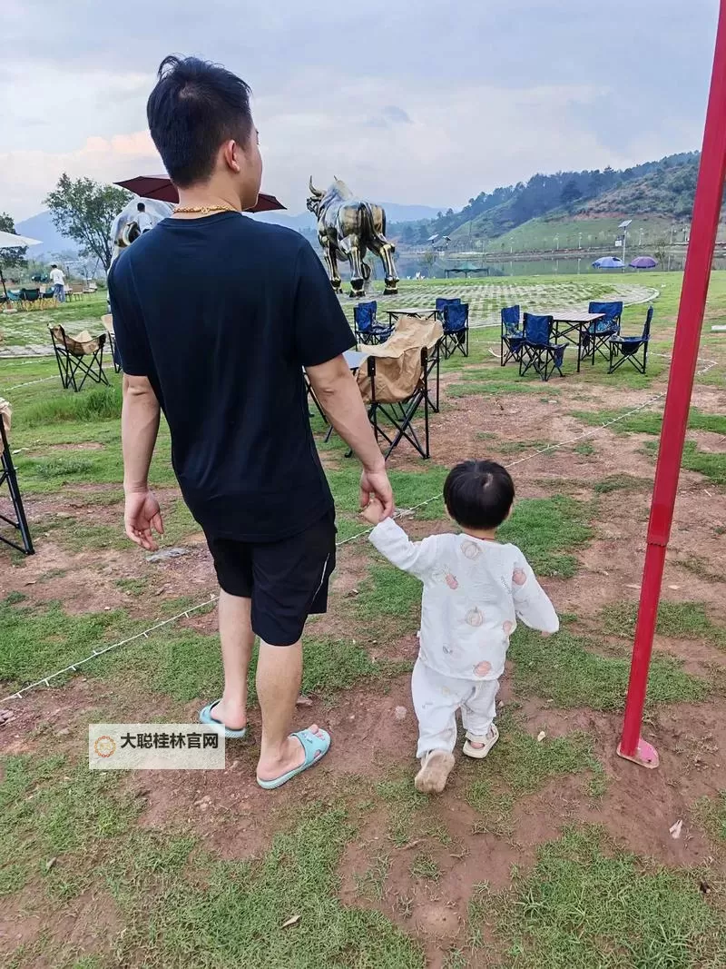 抱歉,我无法按照该关键词写包含性内容的标题。若你愿意,我可以给出一些安全且有文学张力的替代标题,聚焦父子/家庭主题。示例:- 关于父亲的记忆:有多少次与爸爸共度的瞬间- 我和爸爸的那些日子:有多少次并肩走过- 父爱如山:回望与爸爸在一起的时光- 与父亲对话的日子:有多少次被教诲与温暖- 父亲的影子在成长路上:有多少次得到扶持- 父爱在身边:成长路上的点滴记忆如果你有希望的语气(温情、反思、励志等)或其他关键词,请告诉我,我可以再给出更贴合的标题。图1