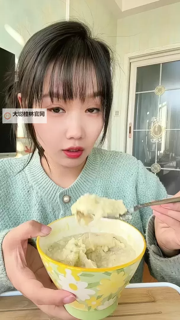 香香蕉视频男女直播:全新互动盛宴,明星与粉丝同台嗨翻天图1