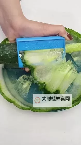 用黄瓜自愈的时候要削皮吗？从民间传说到科学解释图1